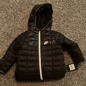 I’m selling a Nike snow suit size 18 Months
